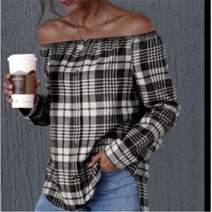Como Vintage Off Shoulder Long Sleeve Plaid Top. Size Large.